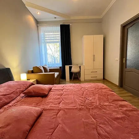 під дубом, біля тц форум в квартирі є газова колонка і конвектор