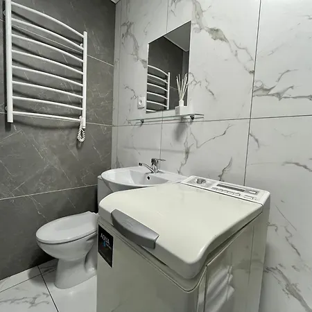 Apartment під дубом, біля тц форум в квартирі є газова колонка і конвектор Lviv