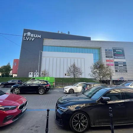 під дубом, біля тц форум в квартирі є газова колонка і конвектор Lägenhet Lviv