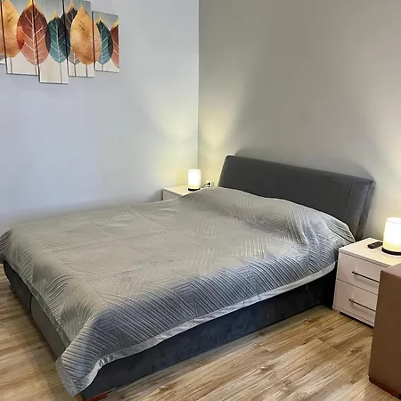 під дубом 10, біля тц форум Apartment *